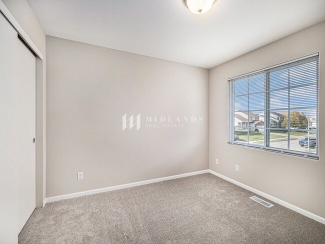 Building Photo - Springhill Multi-Level