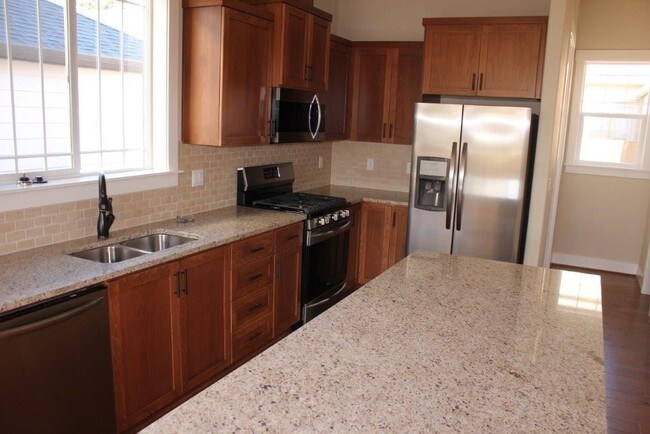 Building Photo - 15247 NW Rossetta St