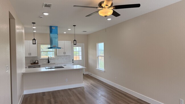 Building Photo - 2619 Creekview Dr