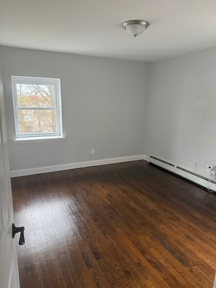 Building Photo - 393 Grove St