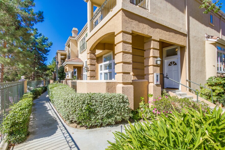 Building Photo - 7140 Calabria Ct