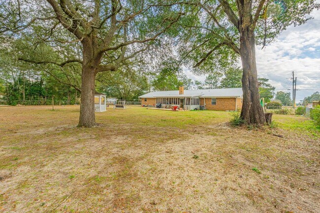 Building Photo - 3083 Skyline Dr