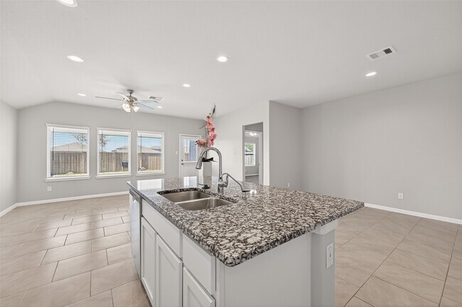 Building Photo - 7558 Highland Chase Dr