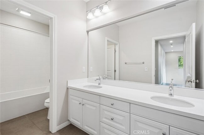 Building Photo - 102 Brindisi