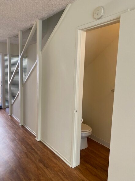 Building Photo - 21107 Victor St