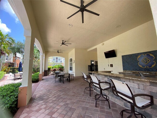 Building Photo - 9825 Baywinds Blvd