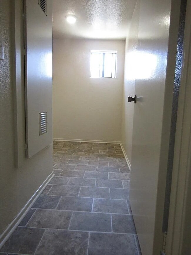 Building Photo - "Charming 1-Bedroom Retreat with Spacious 900 Sq Ft Living in Glendora!"