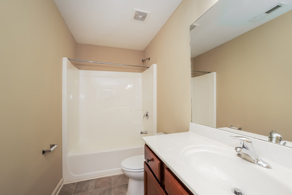 Building Photo - 2090 Hydrangea Ln