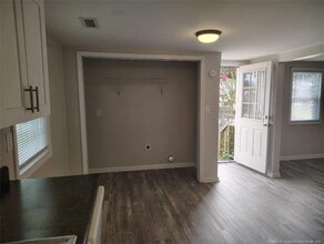 Building Photo - 508 Hobbs St