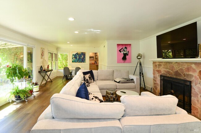 Building Photo - 4 Ramona Ave