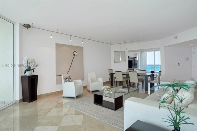 Building Photo - 5025 Collins Ave