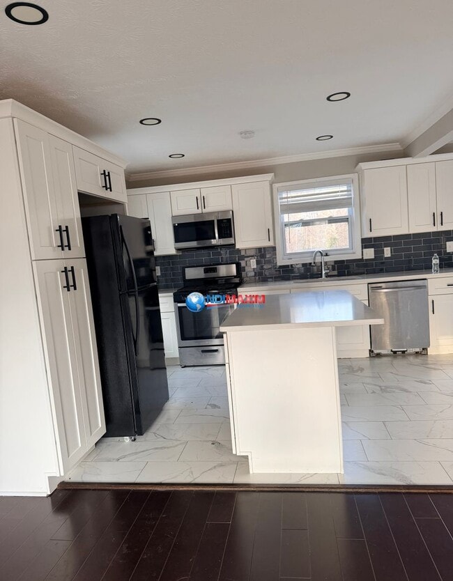 Building Photo - Newly RENOVATED 4-bedroom house with finished basement in Lilburn