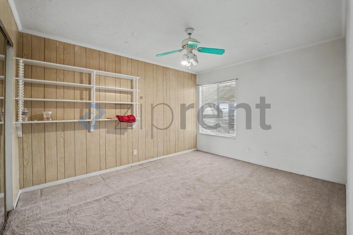 Building Photo - Unit