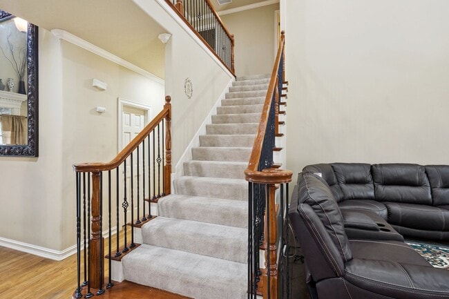 Building Photo - 4 Bedroom + Bonus Room & Office with Gorgeous Pool