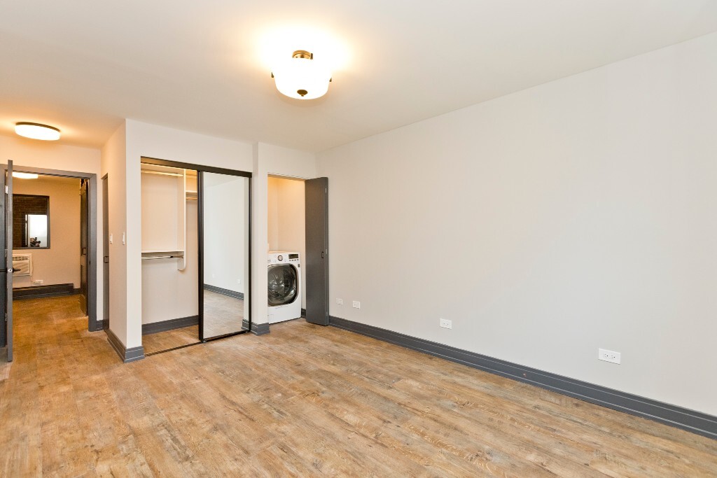 Building Photo - 522 W Wrightwood Ave