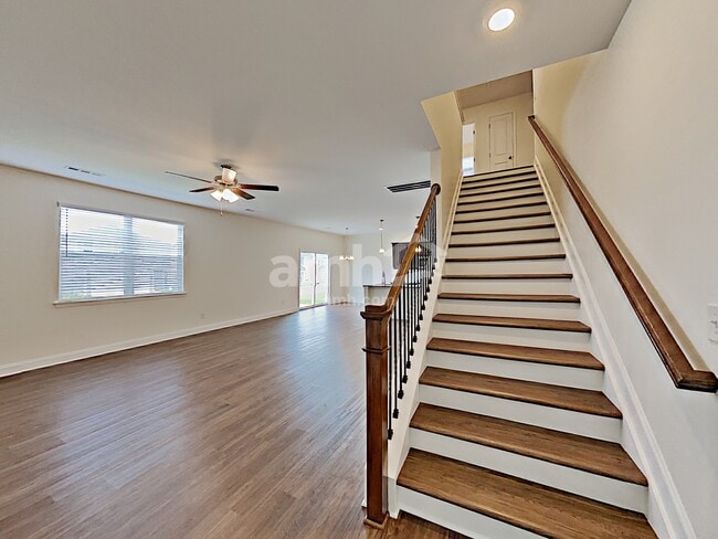 Building Photo - 433 Charity Ln