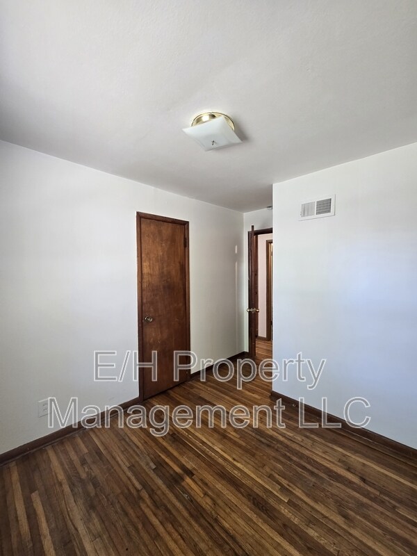 Building Photo - 1121 Luther E
