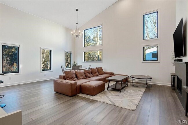 Building Photo - 131 Xavier Cir