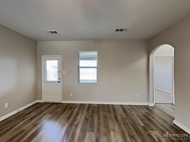 Building Photo - 215 Kennedy Dr