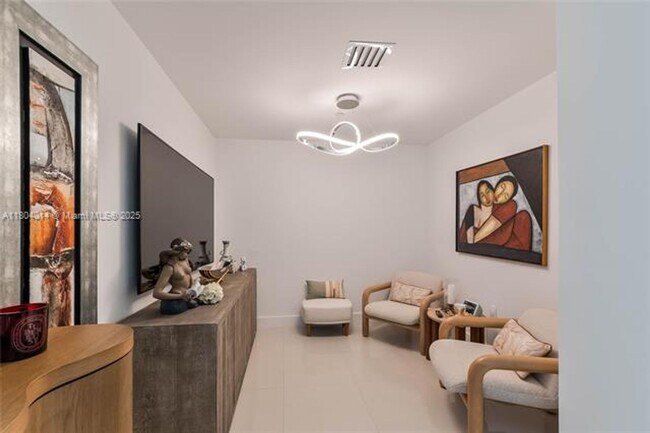 Building Photo - 900 Biscayne Blvd