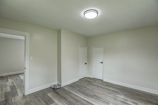 Building Photo - 2 Bdrm / 2 Bath - Remodeled Cottage in Johnson City