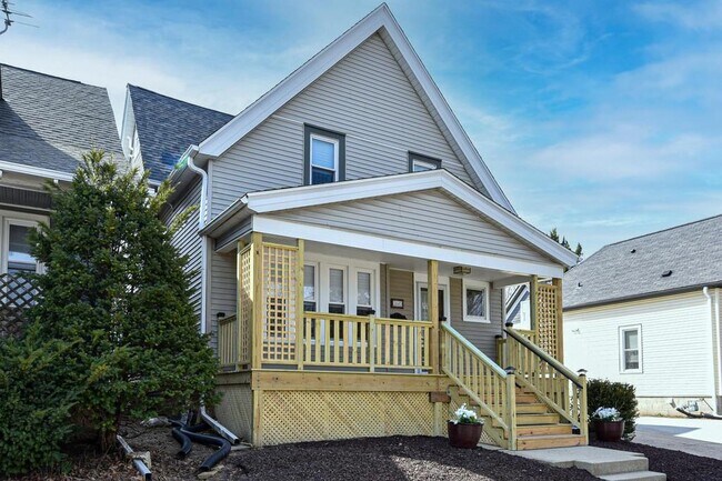 Building Photo - 3849 E Pulaski Ave