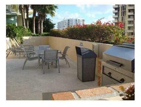 BBQ - 2475 Brickell Ave