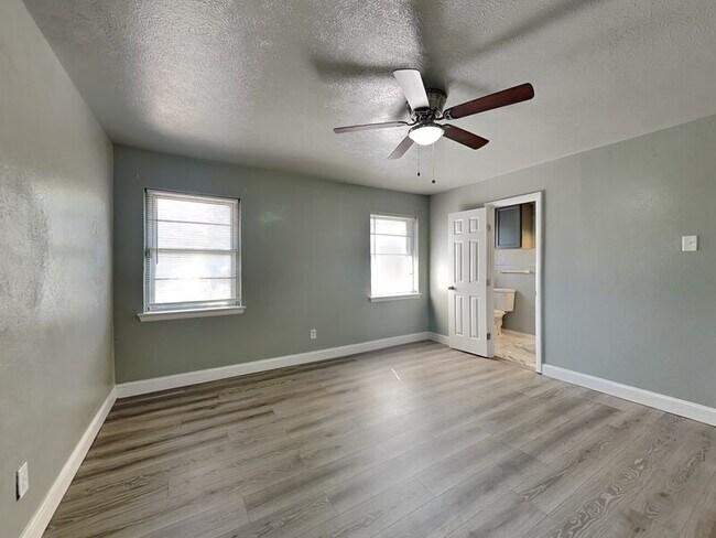 Building Photo - 836 Misty Glen Ln