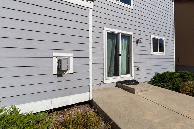 Building Photo - Single Family Home for Rent in the Northgate Area