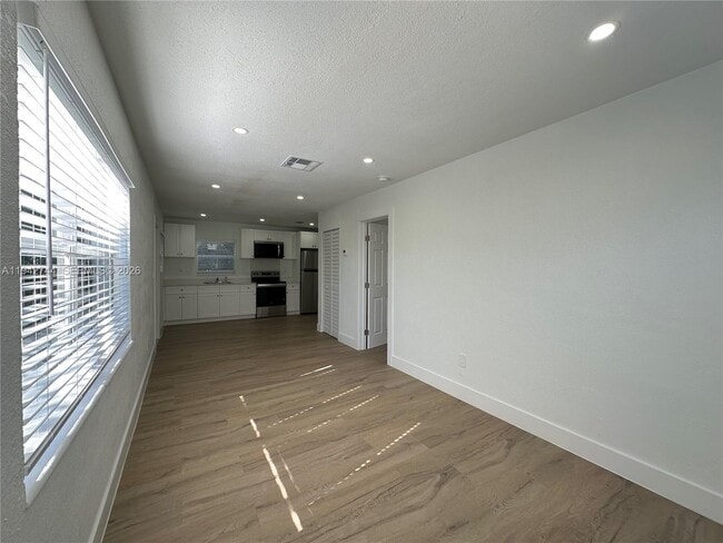 Building Photo - 3331 SW 15th Ave