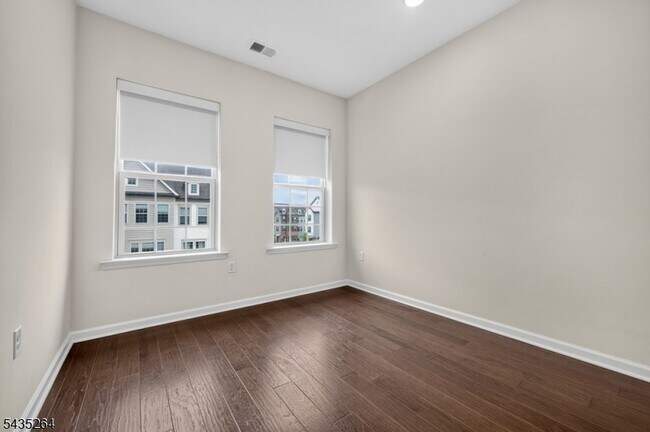Building Photo - 18 Cortland Ct