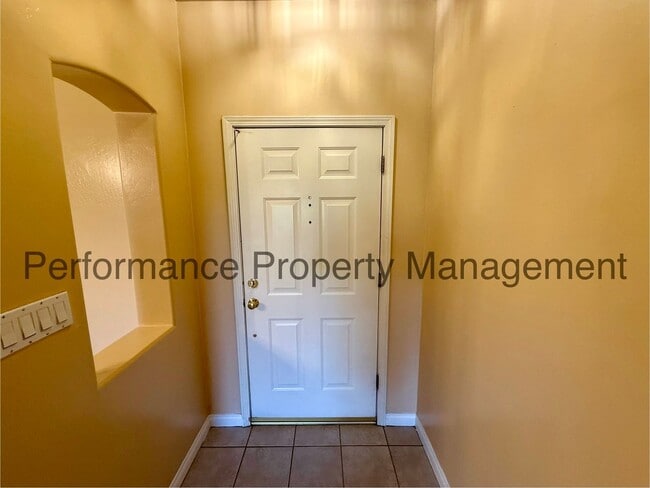 Building Photo - Stunning 4 Bed/2 Bath SW Bakersfield Home ...