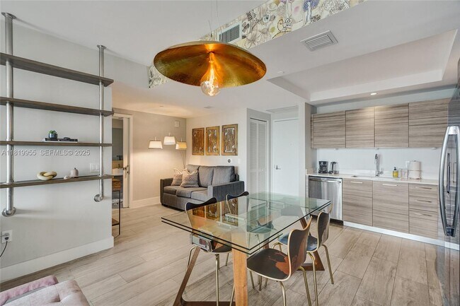 Building Photo - 121 NE 34th St