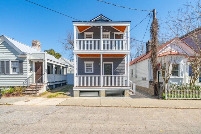 Building Photo - Tastefully Renovated Downtown Charleston Home