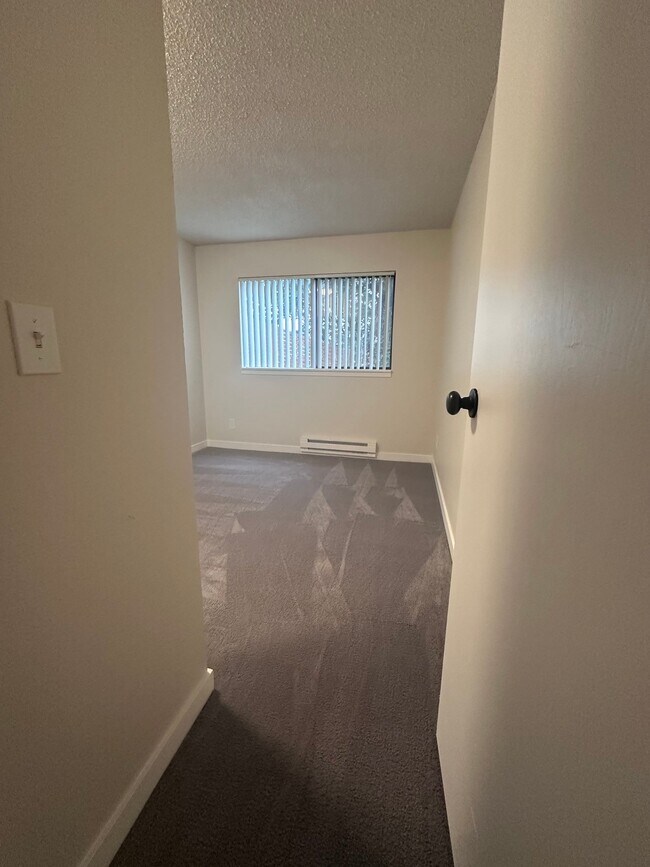 Building Photo - 3001 SW Avalon Way