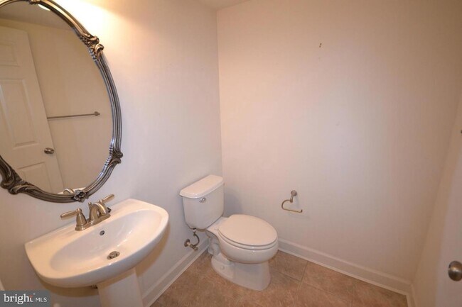 Building Photo - 8921 Amelung St