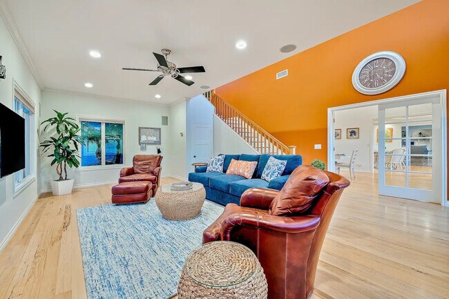 Building Photo - 1185 Tamarack Ave