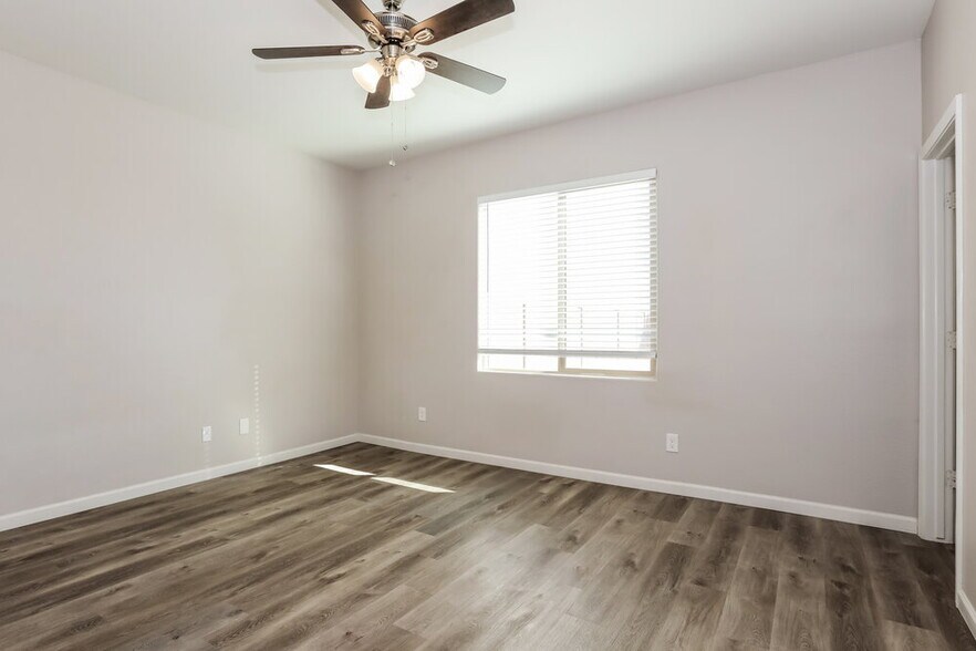 Building Photo - 4845 S 243rd Dr