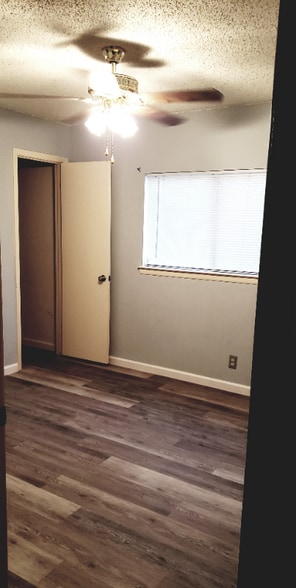 Building Photo - 13018 Chimney Oak Dr