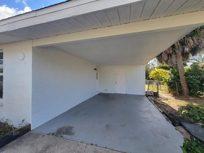 Building Photo - 22353 Buffalo Ave