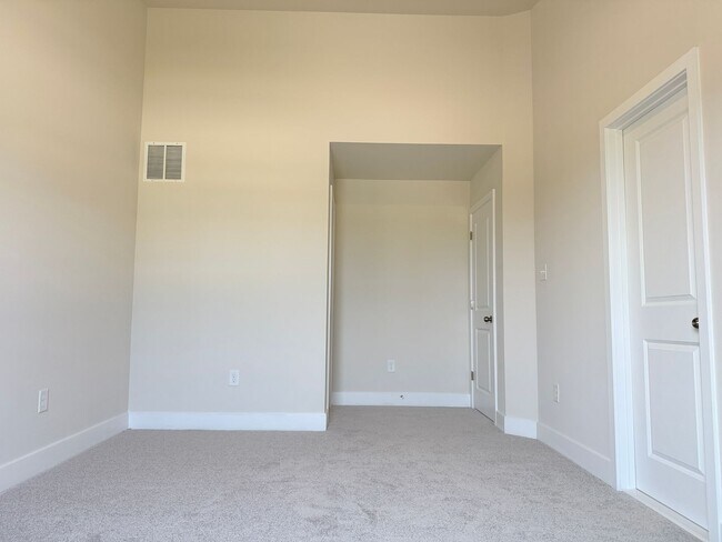Building Photo - 29894 Bankert Dr