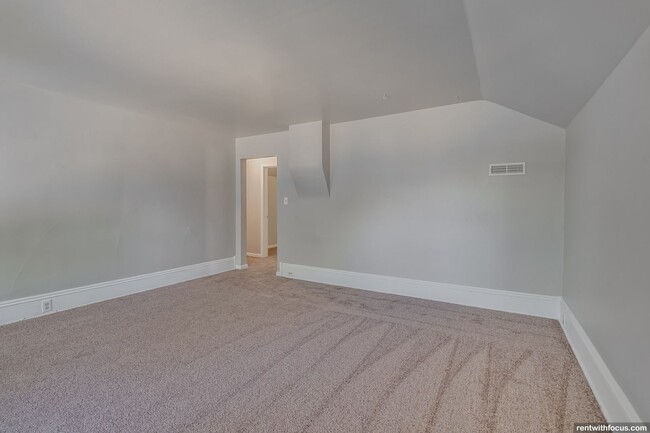 Building Photo - 581 Mt Vernon St