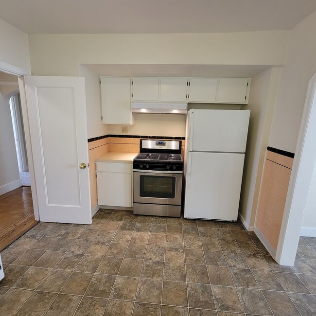 Building Photo - 950 Fremont St