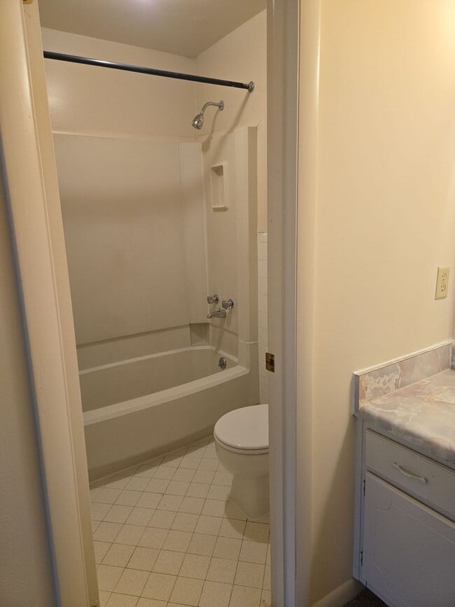 Building Photo - Spacious 1 Bedroom, 1.5 Bath Townhouse – Minutes from Nashville