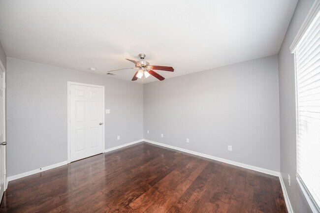Building Photo - 1631 Dove Run