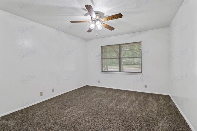 Building Photo - 1618 University Dr