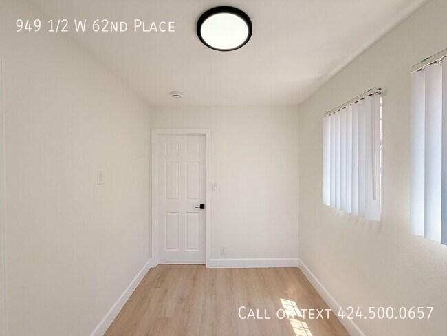 Building Photo - 949 1/2 W 62nd Place-
