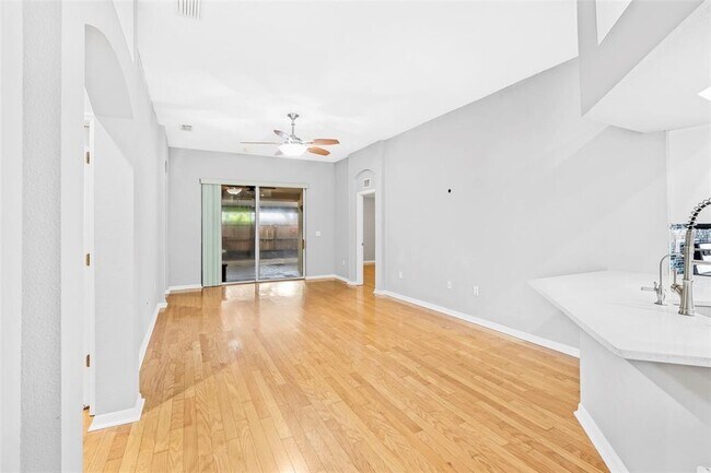 Building Photo - 15316 Lake Bella Vista Dr