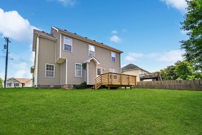 Building Photo - Pet Friendly Three Bedroom!