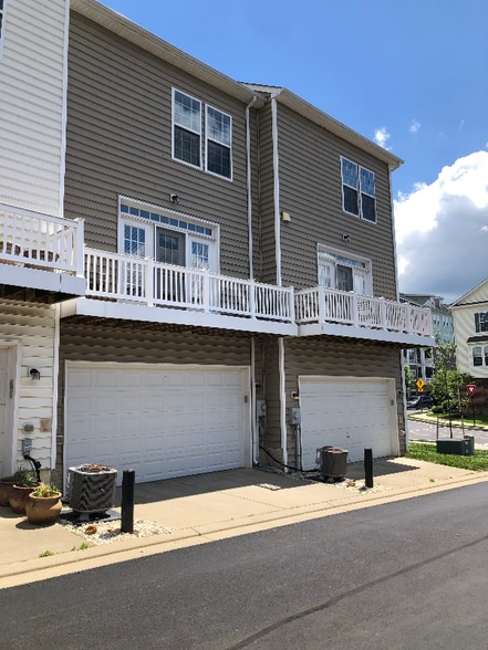 Building Photo - 2703 Osprey Way S